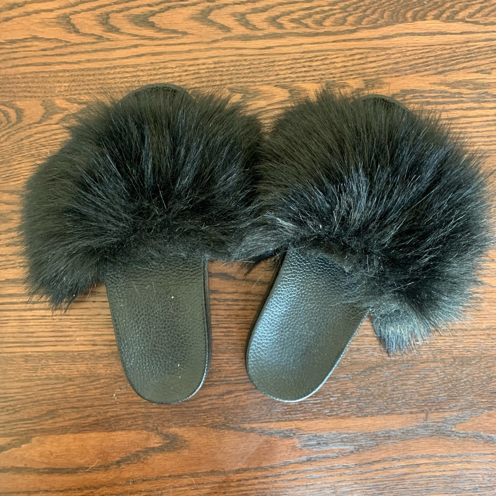 Black fluffy house slippers